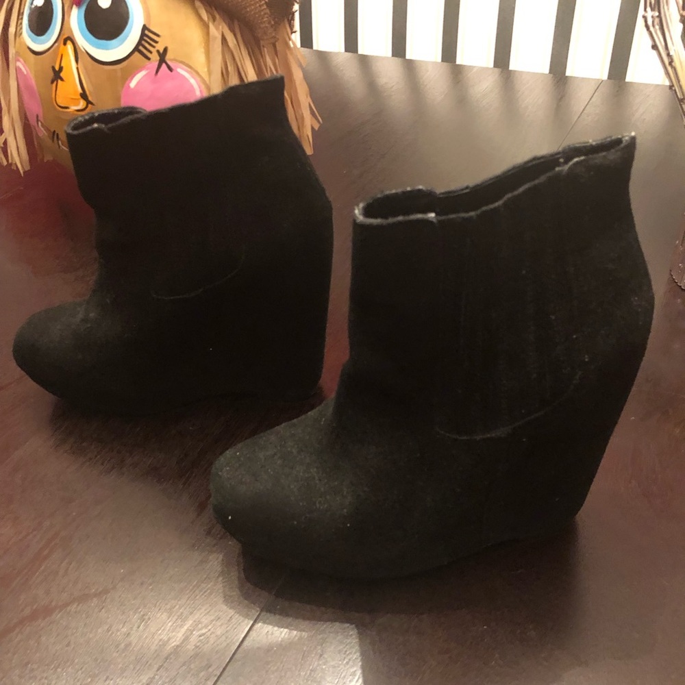 FRENCH CONNECTION SUEDE BOOTIES